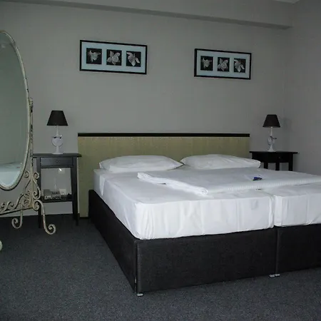 Astral'inn & Restaurant 호텔 3*