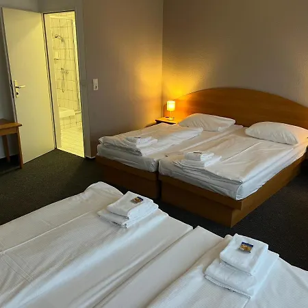 Astral'inn & Restaurant מלון 3*